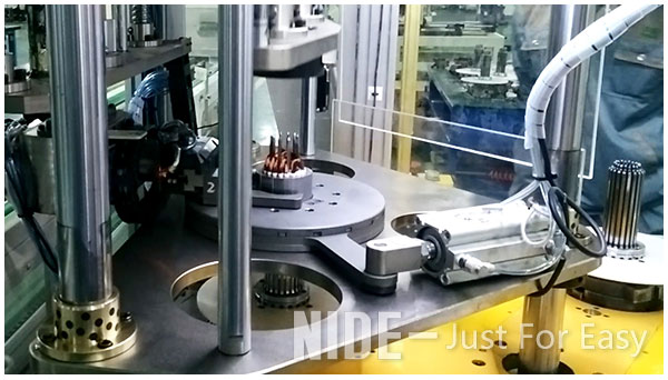 Αυτόματος στάτης που τυλίγει παρεμβάλλοντας τη μηχανή για τη μηχανή γεννητριών, τρία λειτουργώντας σταθμός-3